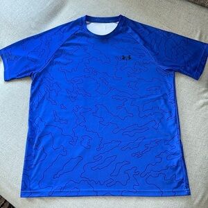 ✨HOST PICK✨Under Armour Athletic  Top W/ Camo Print